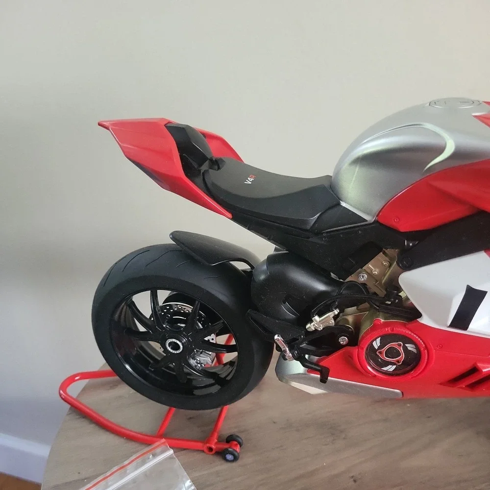 1:6 Ducati 4VR Diecast Alloy Motorcycle Model w/ Ignition Start Sound Effect Red